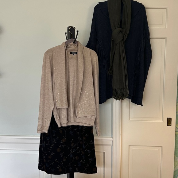 Coldwater Creek Winter Floral Velvet Skirt Chocolate Brown Blue Golden Flowers - Picture 10 of 10